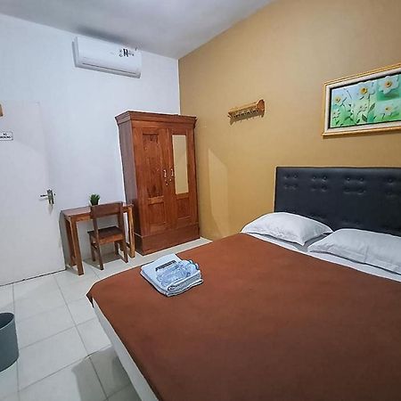 Syafa Homestay Syariah Mitra Reddoorz Tuban  Eksteriør billede