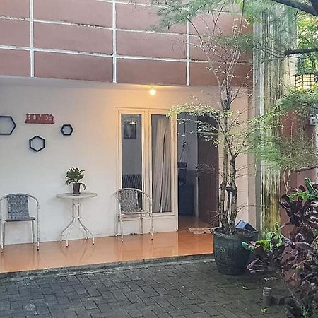 Syafa Homestay Syariah Mitra Reddoorz Tuban  Eksteriør billede