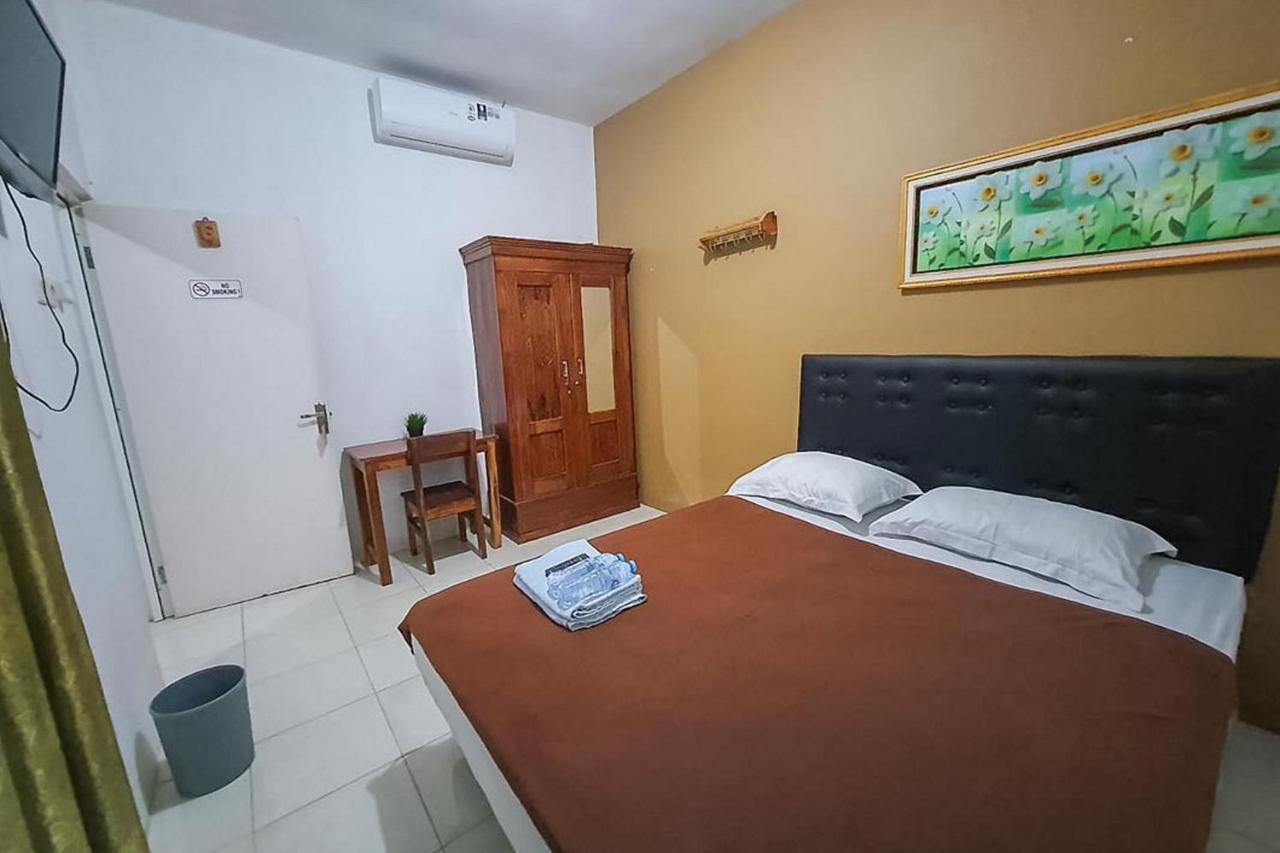 Syafa Homestay Syariah Mitra Reddoorz Tuban  Eksteriør billede