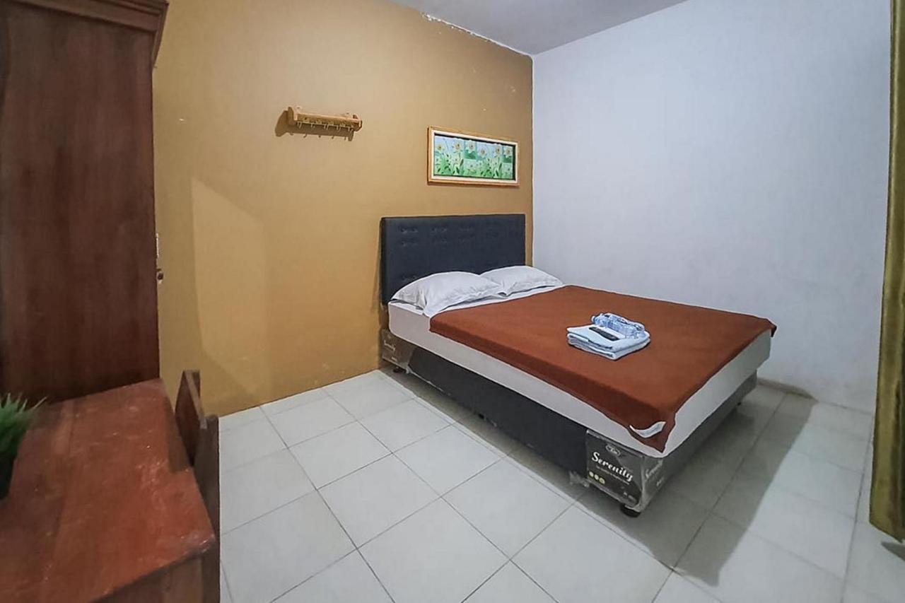 Syafa Homestay Syariah Mitra Reddoorz Tuban  Eksteriør billede