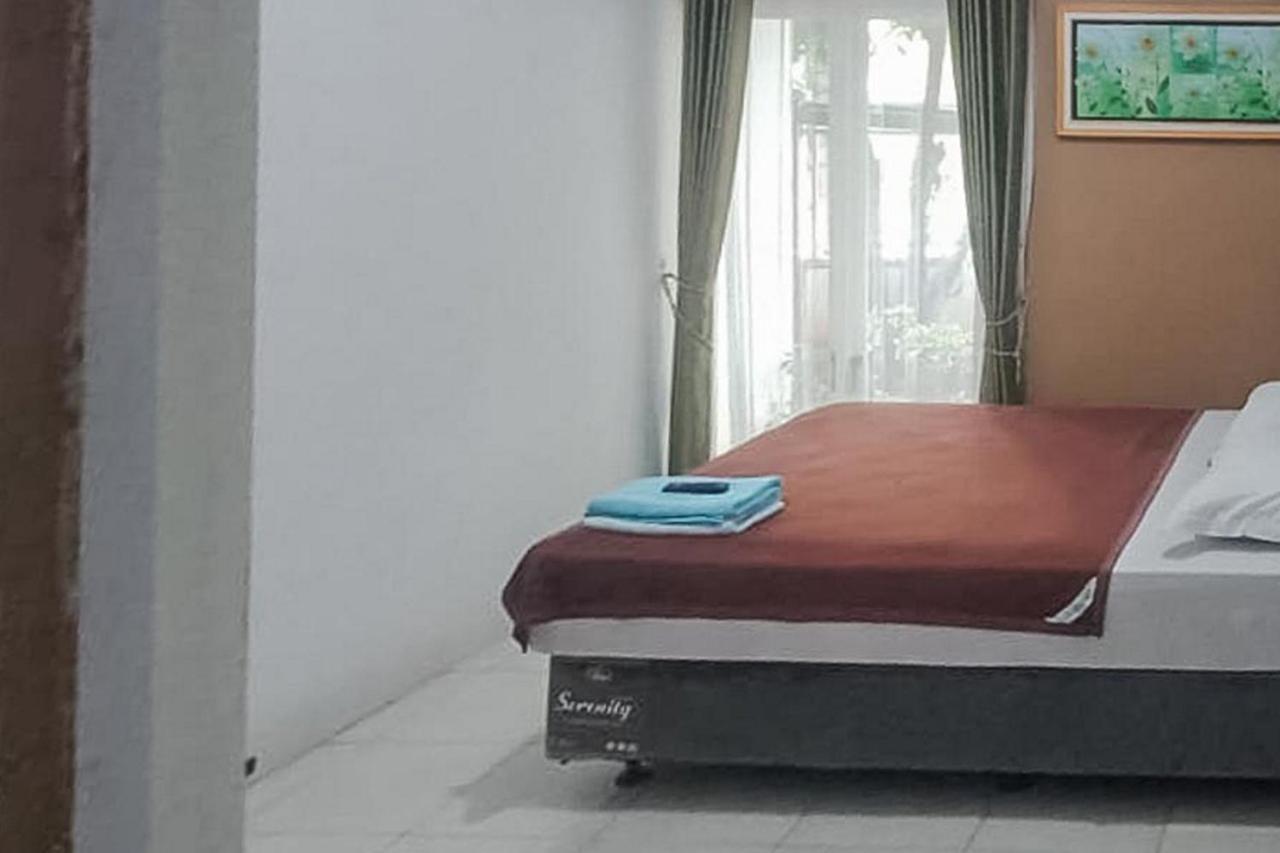 Syafa Homestay Syariah Mitra Reddoorz Tuban  Eksteriør billede