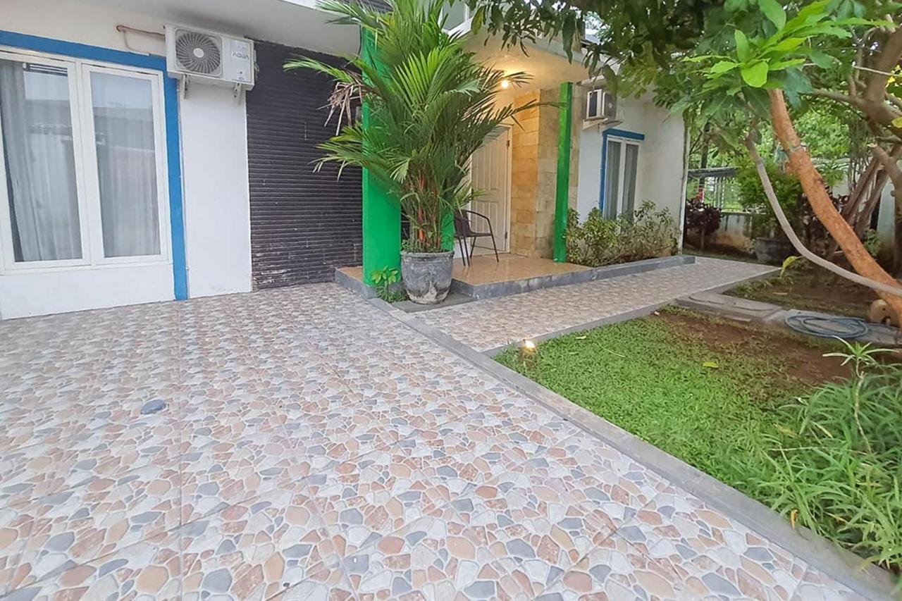 Syafa Homestay Syariah Mitra Reddoorz Tuban  Eksteriør billede