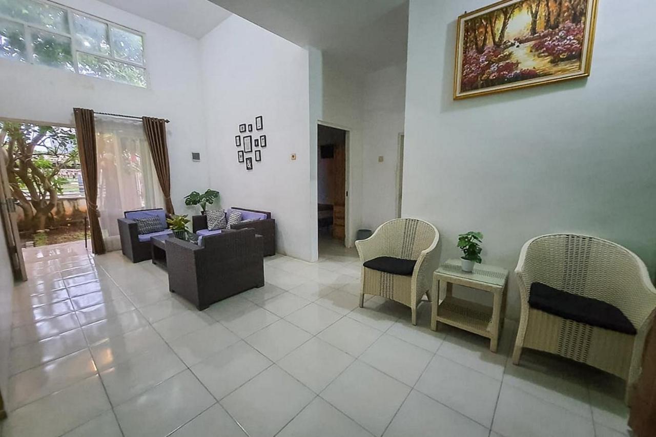 Syafa Homestay Syariah Mitra Reddoorz Tuban  Eksteriør billede