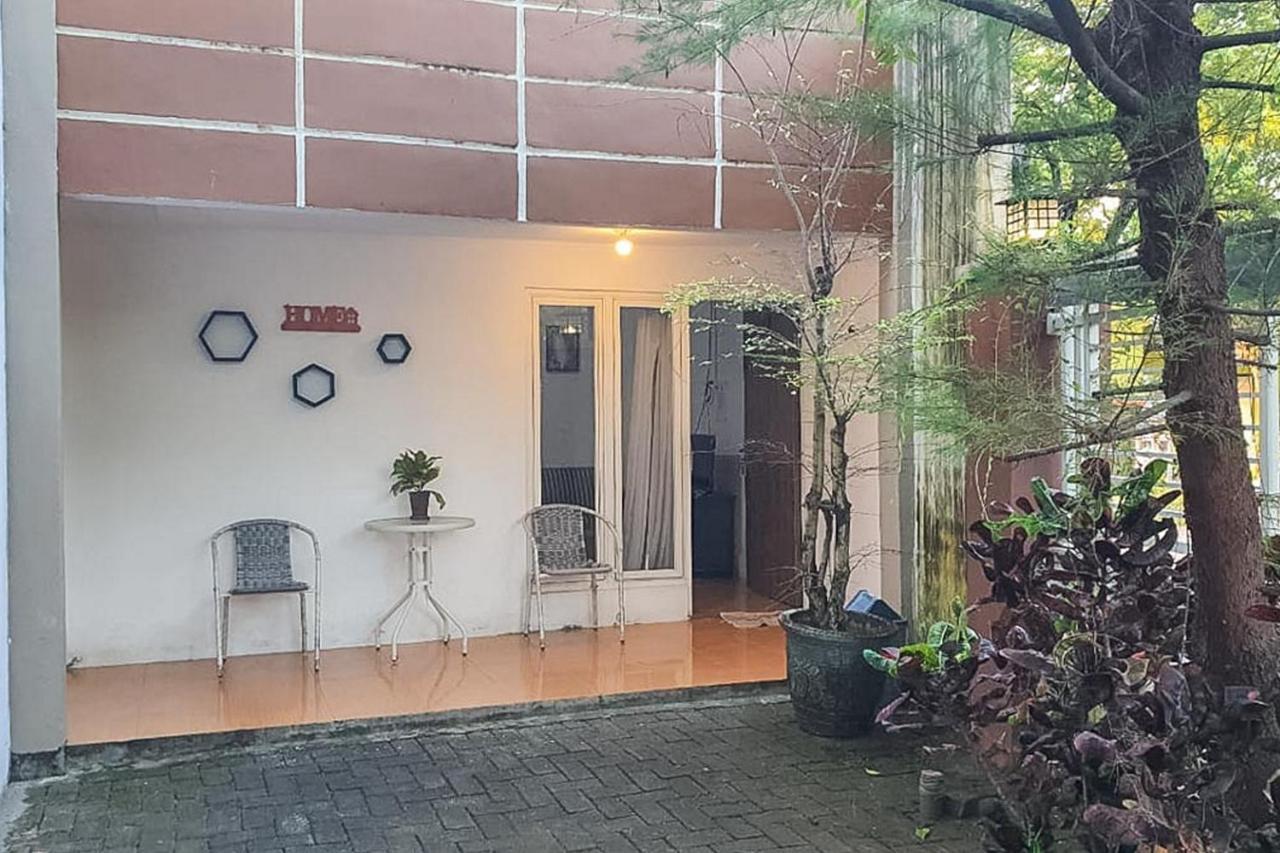 Syafa Homestay Syariah Mitra Reddoorz Tuban  Eksteriør billede